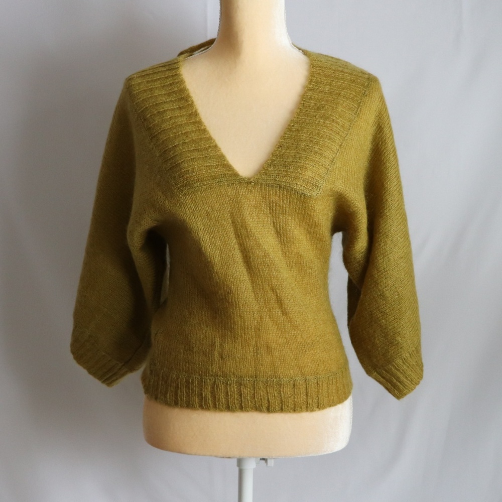 ZARA STYLISH V-NECK SIZE:M
